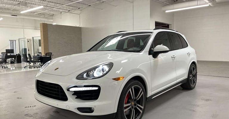 Tokyo: 1-day Private Customizable VIP Tour–Porsche Cayenne