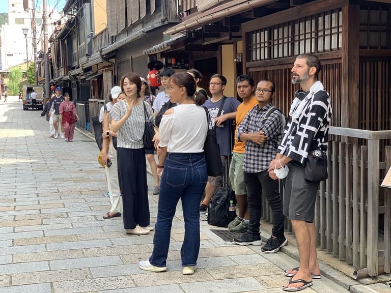 Kyoto: Exclusive Geisha Show in Gion With Tea Ceremony