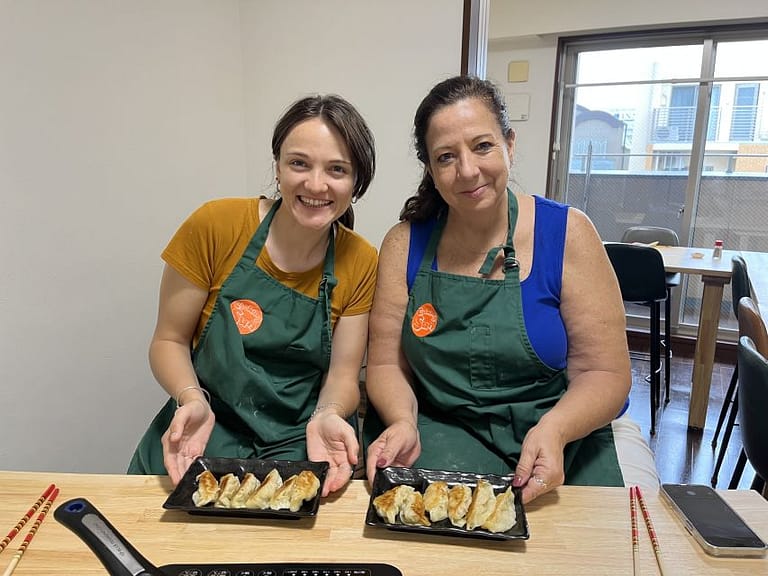 Osaka: Ramen and Gyoza Cooking Class in Dotonbori