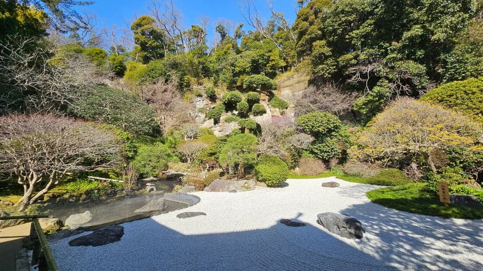 Kamakura: Cycle Through Centuries - Explore Kamakura on Two Wheels