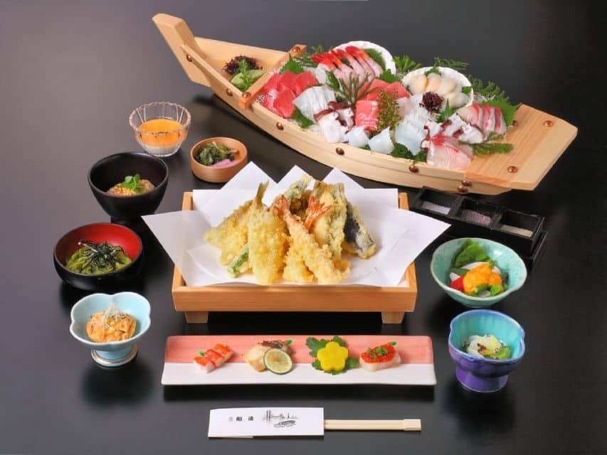 Tokyo Bay: Traditional Japanese Yakatabune Dinner Cruise - Cruise Overview and Pricing
