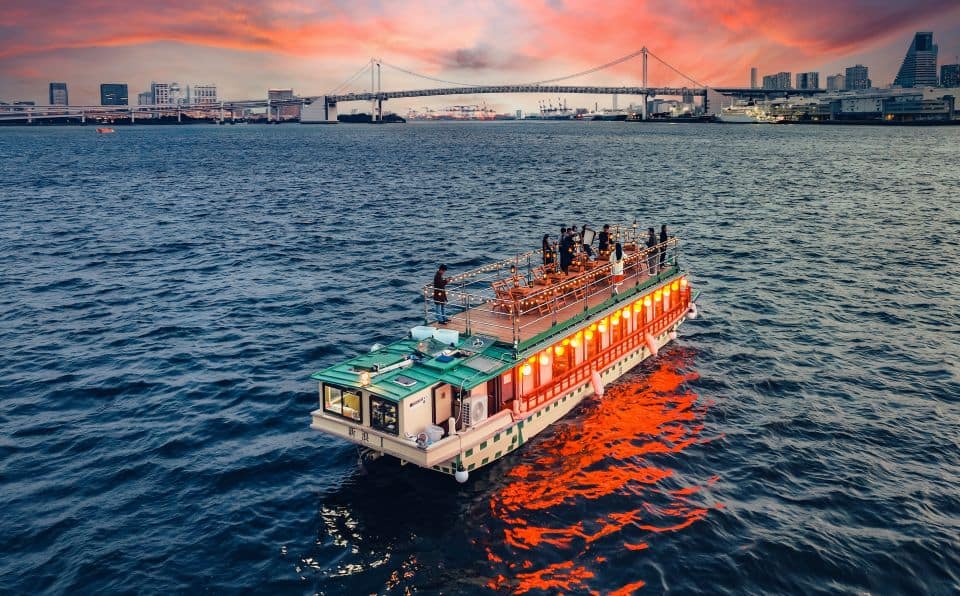 Tokyo: Yakatabune Cruise With Meal and Traditional Show - Yakatabune Cruise Experience