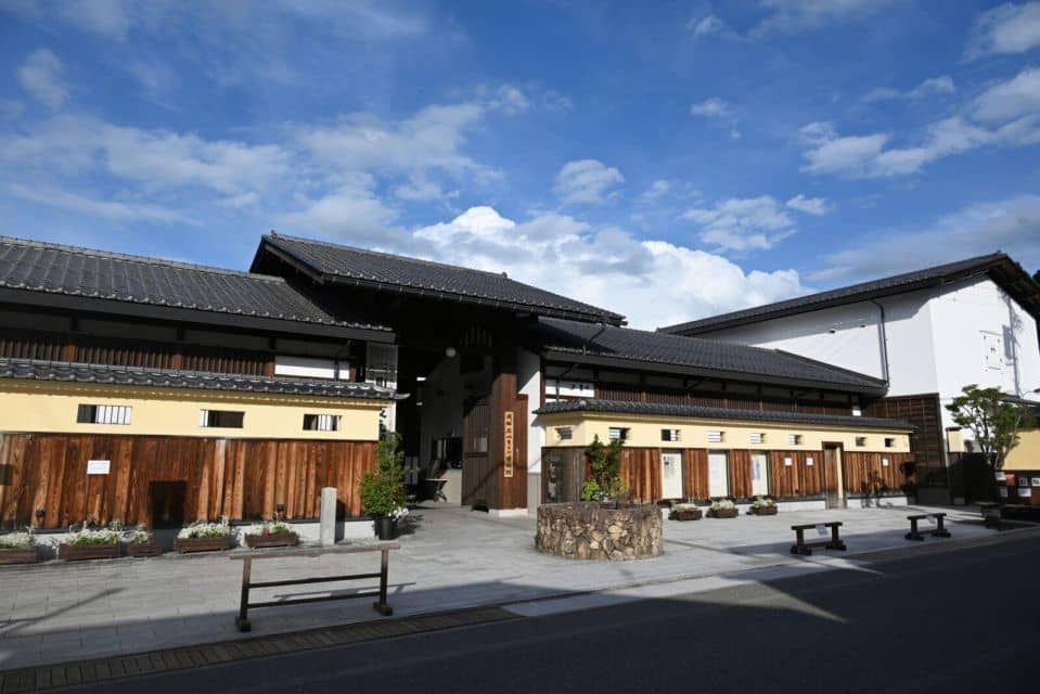 From Takayama: Immerse in Takayamas Rich History and Temple - Unraveling the Festival Culture