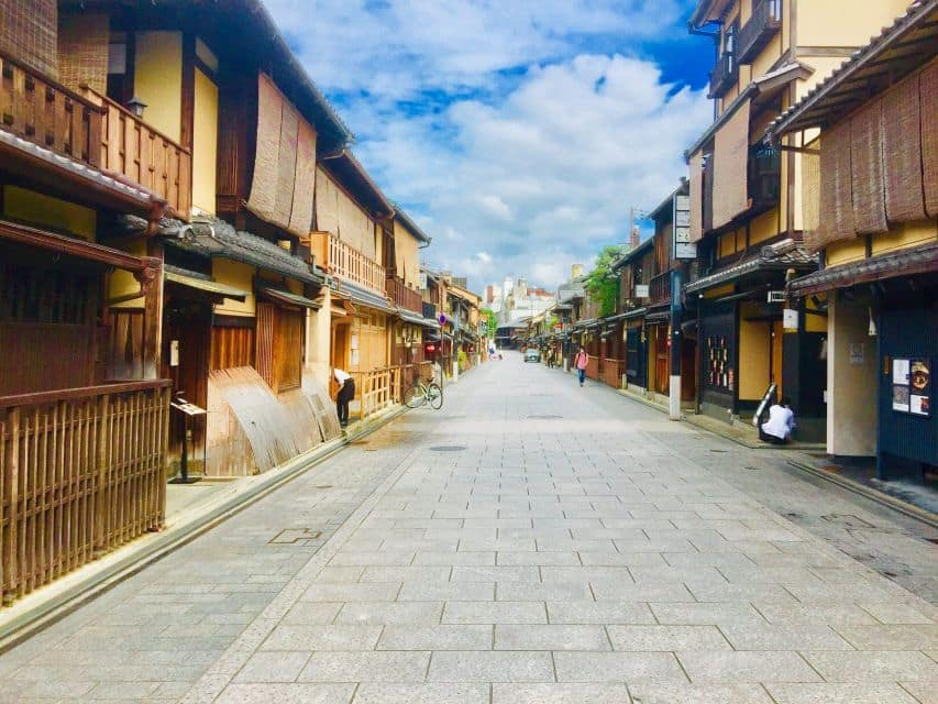 Kyoto: Half-Day Private Guided Tour to the Old Town of Gion - Exploring Gions Hidden Gems