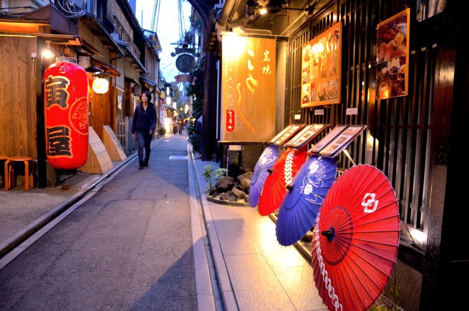 Kyoto: Casual Pontocho Evening Food Tour - Just The Basics
