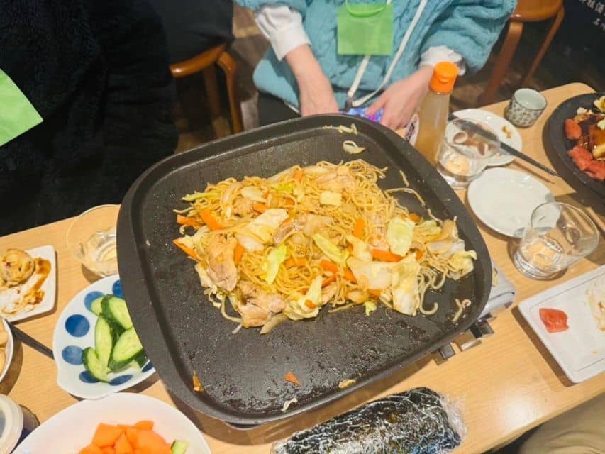 Tokyo : Shared Yakisoba Making and All-You-Can-Drink Sake - Just The Basics